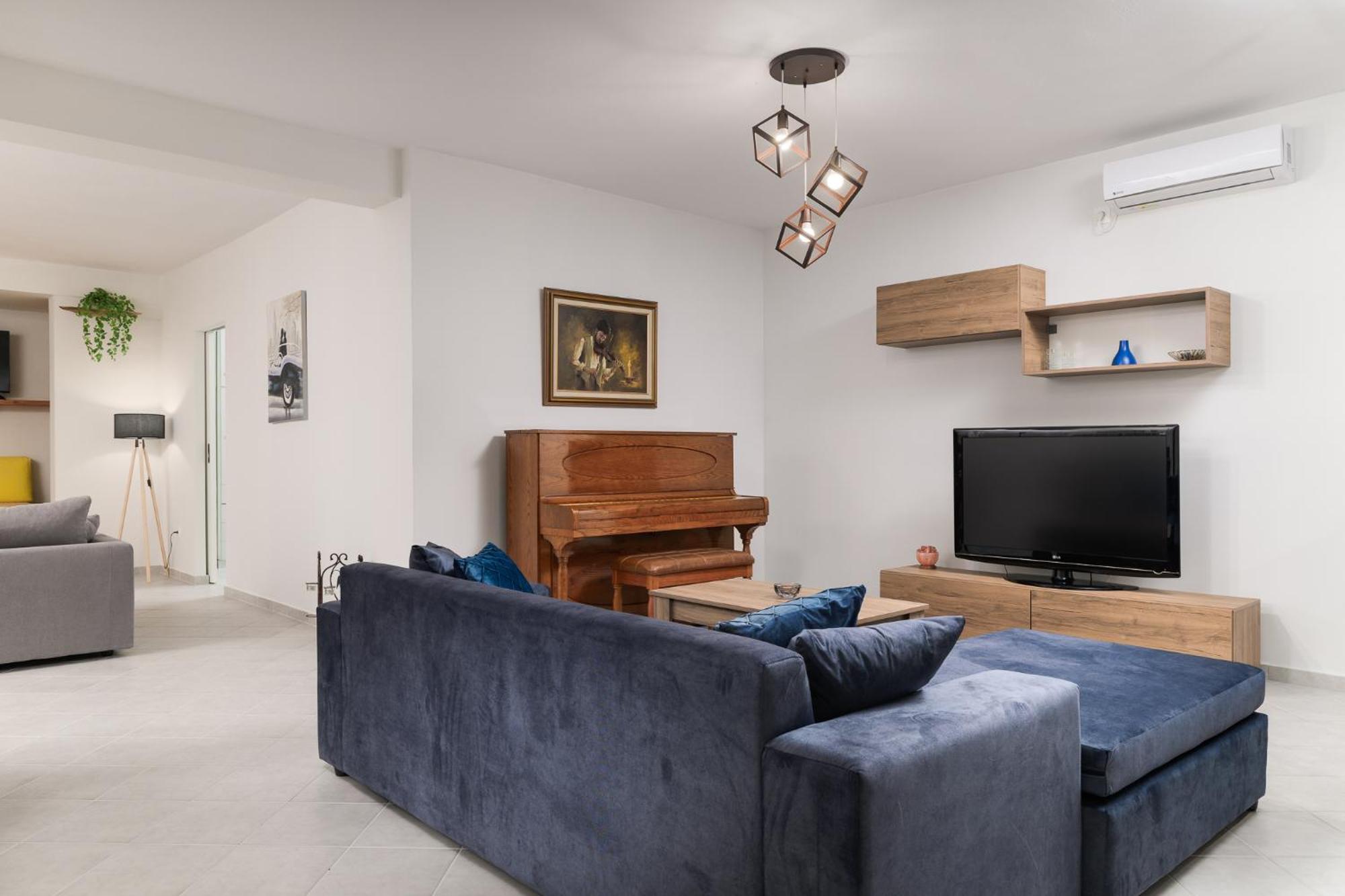 Domelia'S Luxury Apartments Near Airport & Beach Artemida  Exterior foto